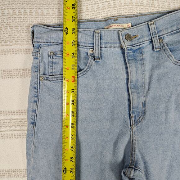 Levi’s Light Wash Distressed High Waisted Mom Jeans Size 29 - Picture 4 of 11